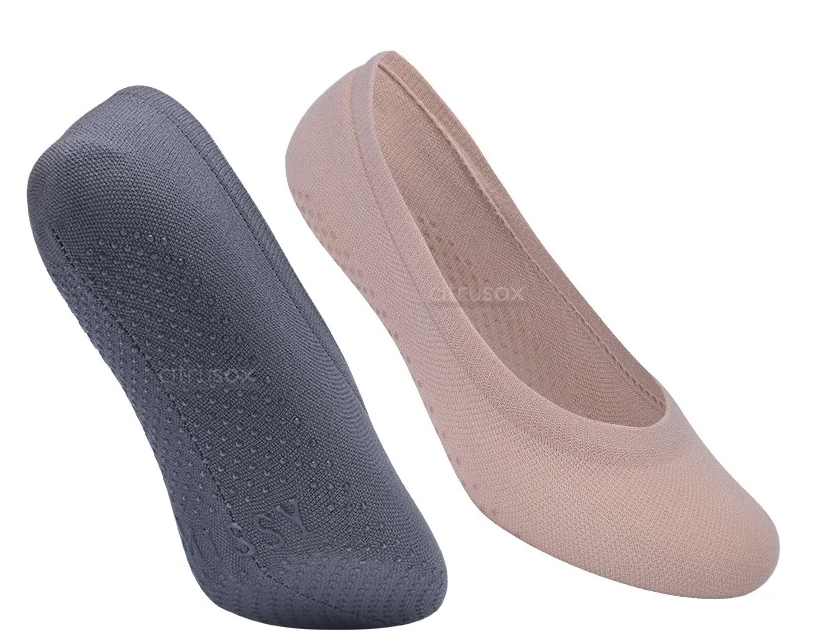 White no 2025 show socks